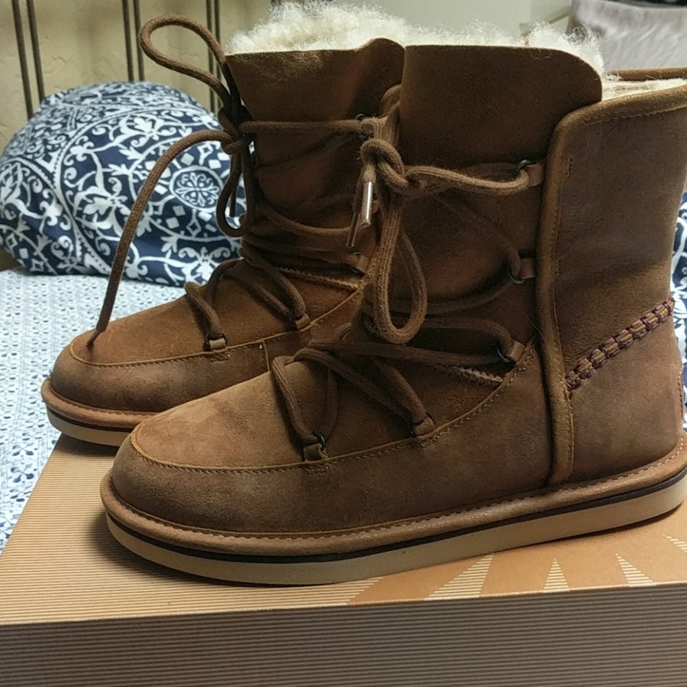 UGG boots W Lodge